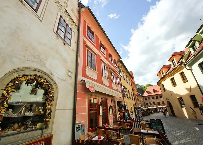 Mini Hotel Abraka & Apartments