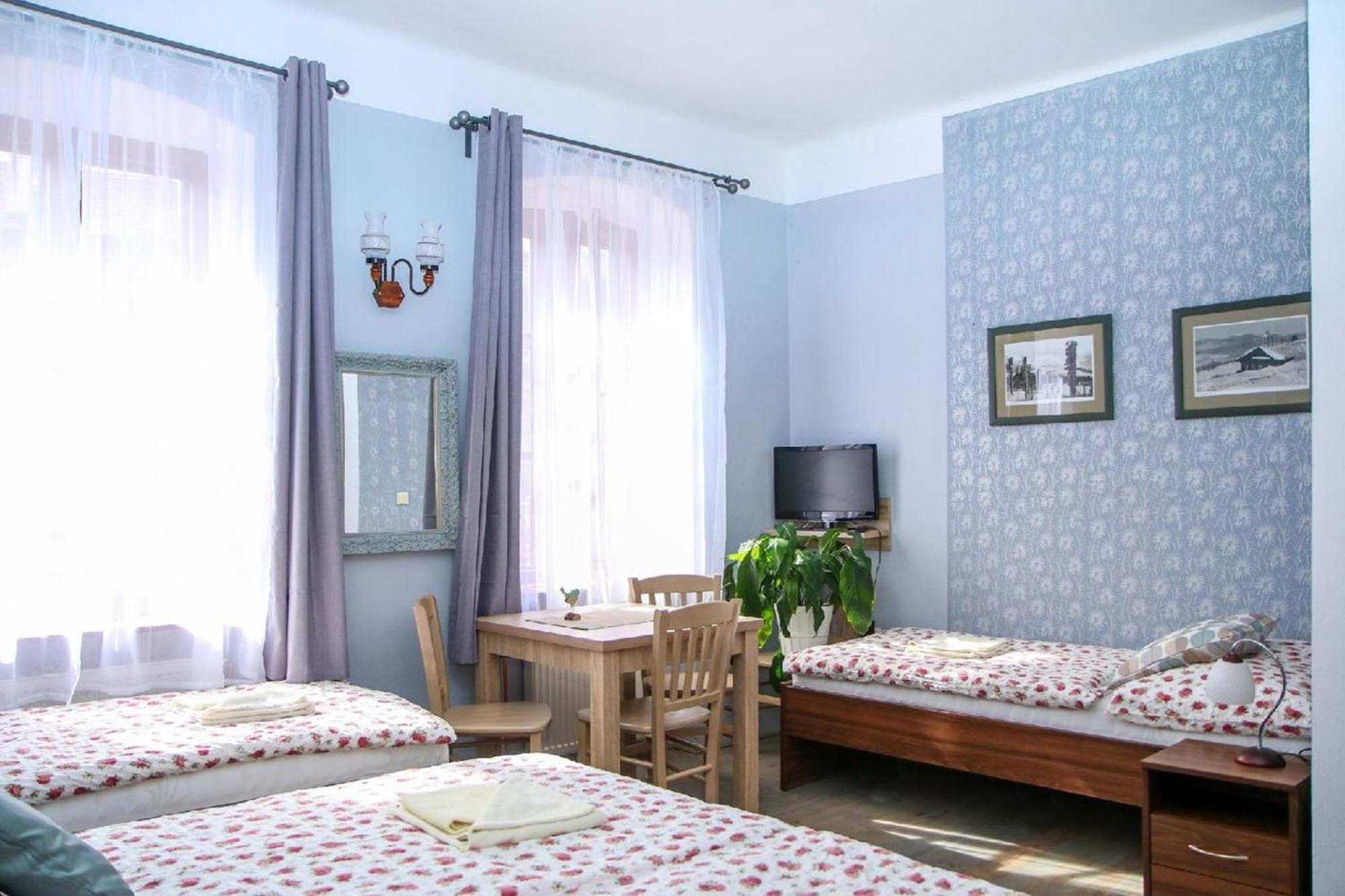 Mini Hotel Abraka & Apartments