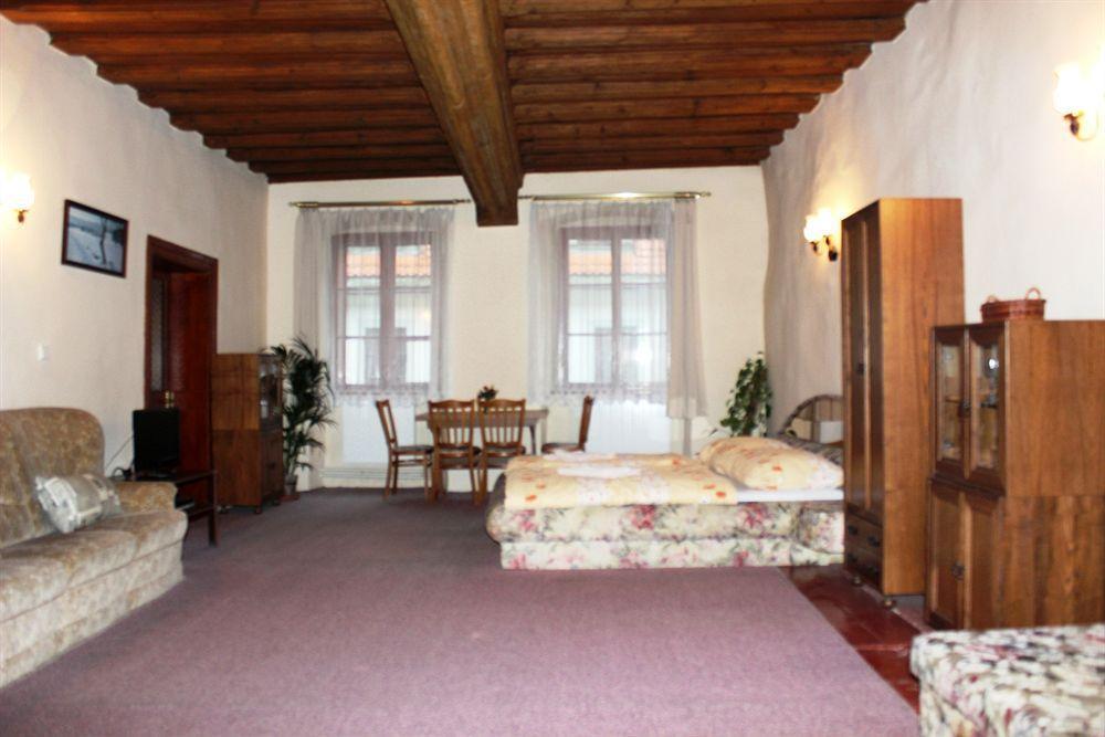 Mini Hotel Abraka & Apartments